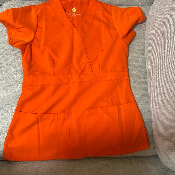 Bright Orange scrub set xxs - Picture 3 of 3